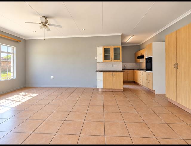 2 BEDROOM RETIREMENT UNIT FOR SALE IN THREE RIVERS EAST